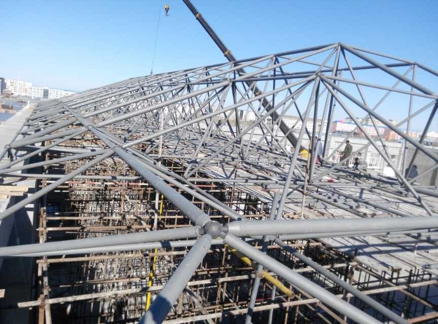 西宁商贸城屋顶网架工程
